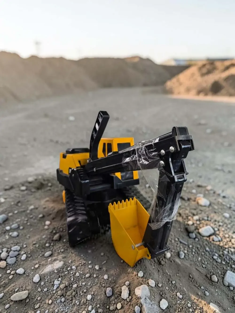 Funrise CAT Construction Steel Toy Excavator Digger